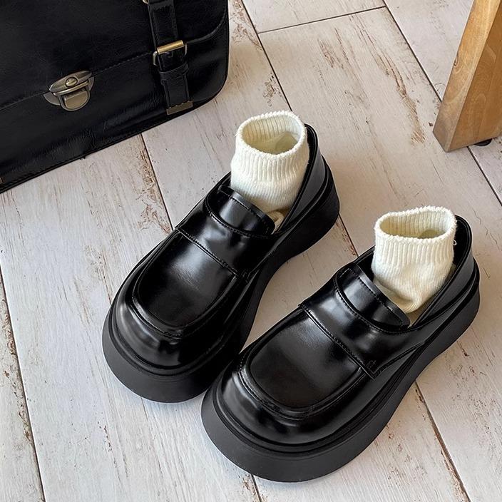 

Ретро белые туфли на платформе из кожи в британском стиле, женские, новые, осень-зима 2025 года, универсальные, французские мокасины с одной педалью 38 чёрный