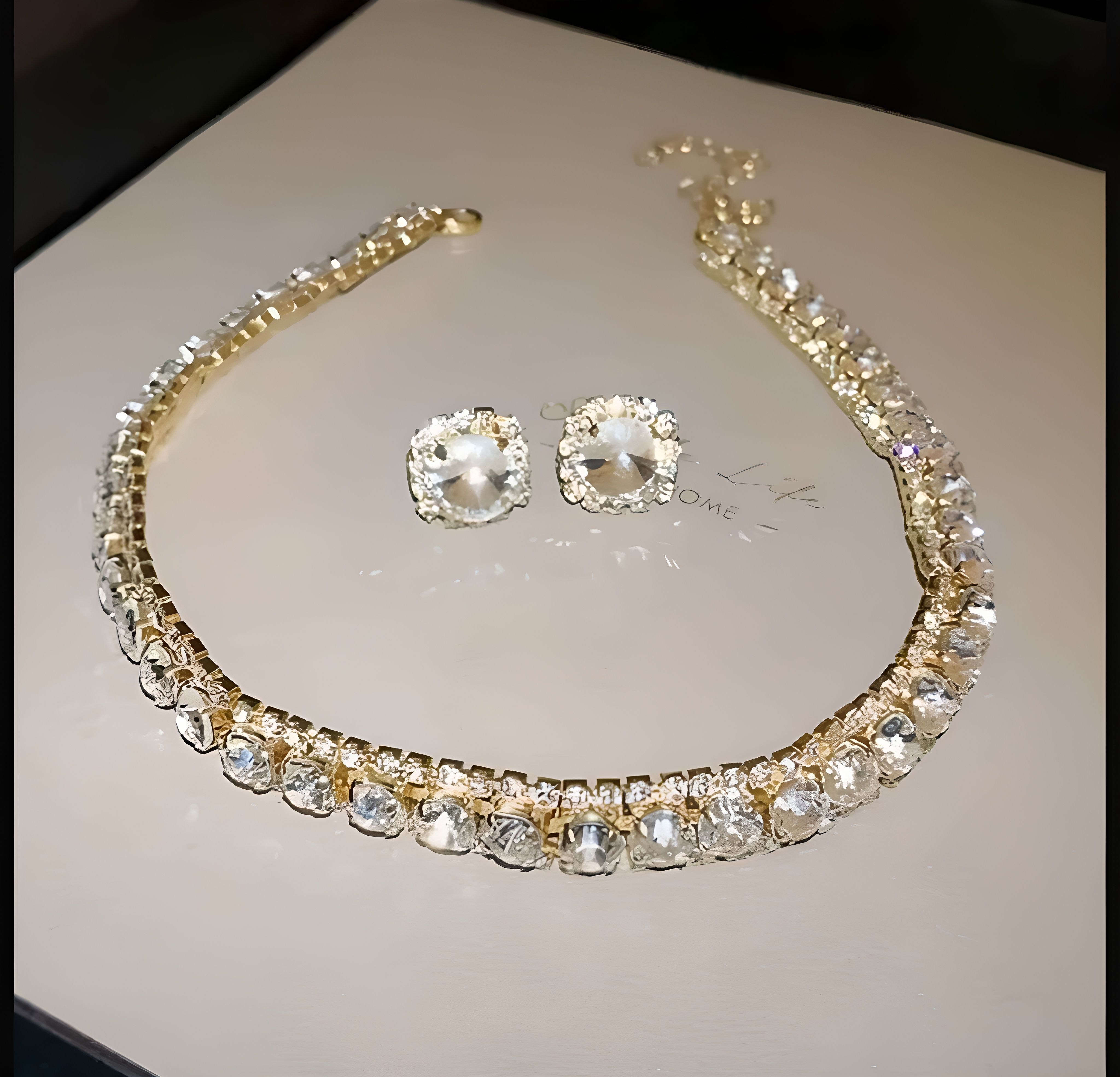 

Серьги-гвоздики | + Ожерелье One Size