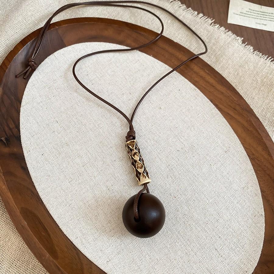 Wood chips irregular round square pendant necklace retro ethnic style collarbone chain design sense sweater chain women