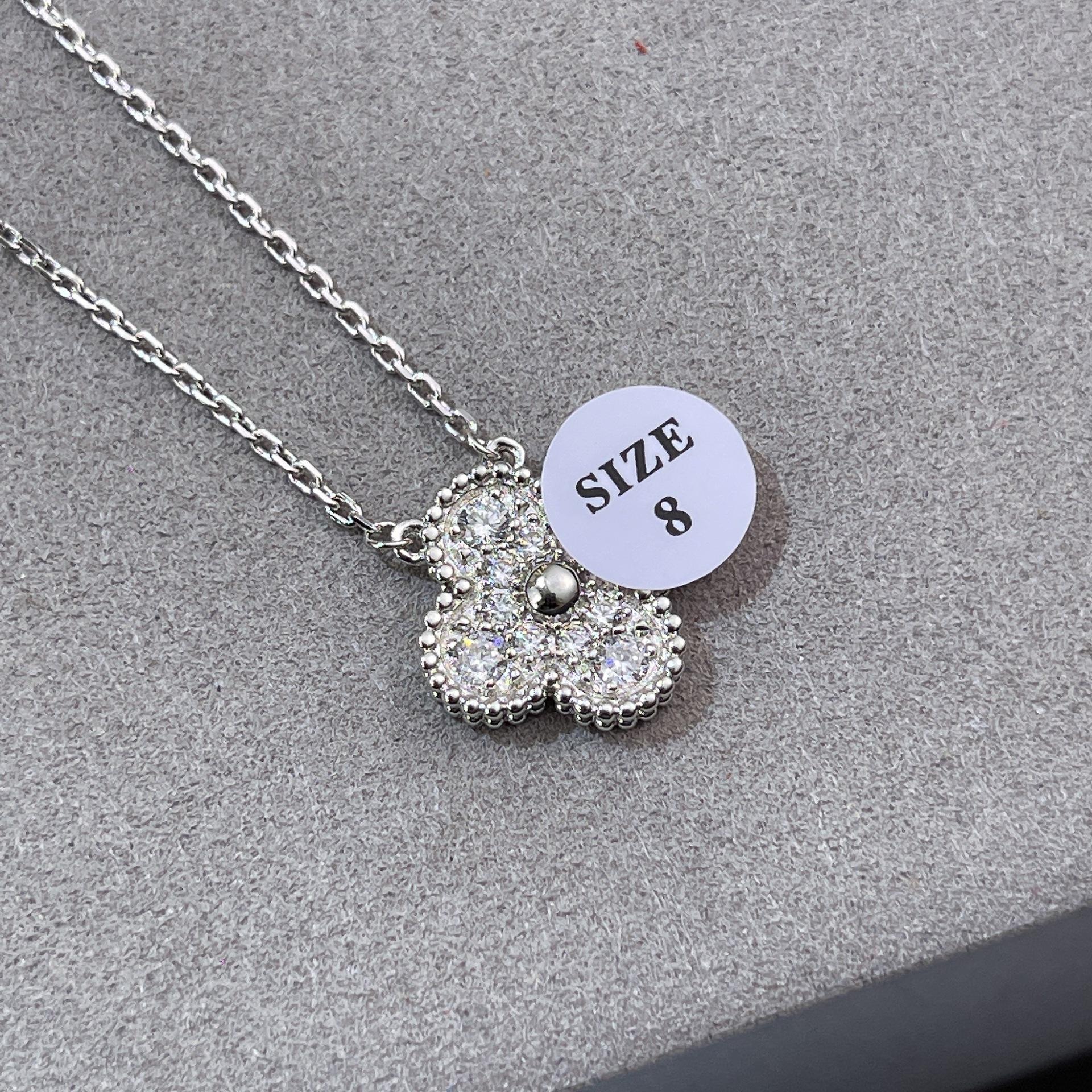 

Four-leaf Clover Necklace Women s Light Luxury High-end New White Mother-of-pearl Red Agate Lucky Clover Clavicle Chain Gift ordinary buckle