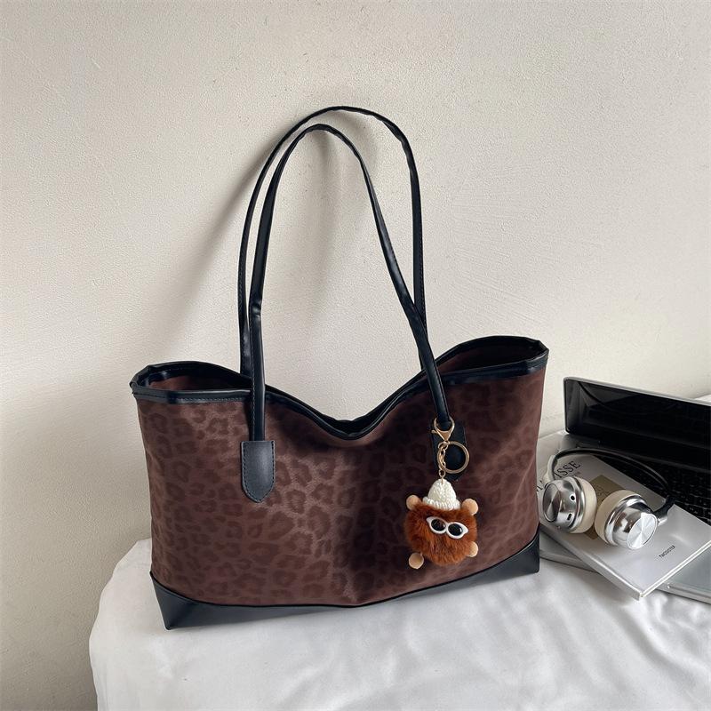 

Autumn niche retro leopard print bag women s fashion versatile commuter shoulder bag large bag large capacity tote bag Without pendant