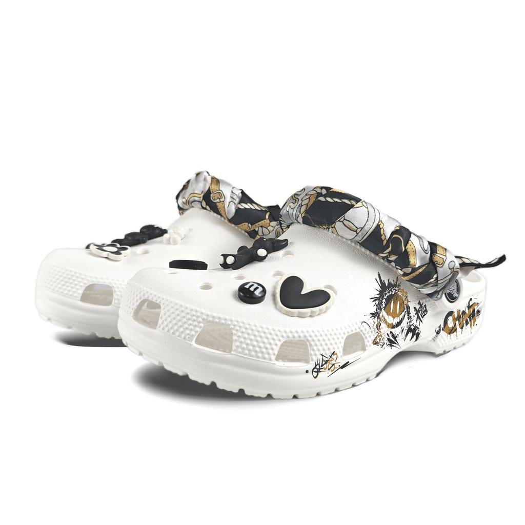 Crocs Crush Clog EVA Graffiti Skull Decorative Buckle Hand Painted Casual Fashion Versatile Hole Shoes Unisex White