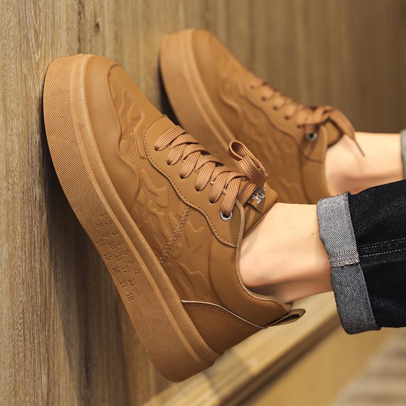 New Man 2024 Spring Mens Casual Shoes Comfortable Flat Footwear Fashion Outdoor Anti Slip Soft Sole Khaki Leather Sneaker Canvas