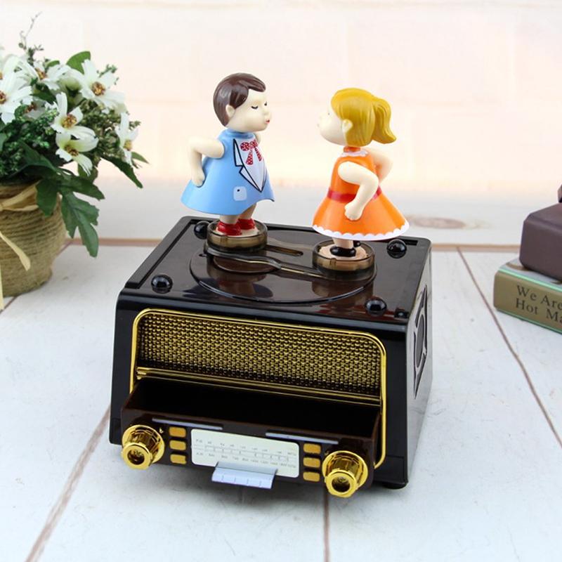 Couple Kiss Music Box Birthday Gift Party Supplies Music Box Diy Radio Shape Antique Carved Musical Box Home Decor