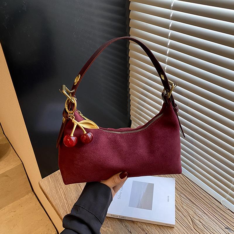 

2025 autumn and winter new armpit bag fashion niche design casual bag texture simple women s shoulder bag Without pendant бордовый