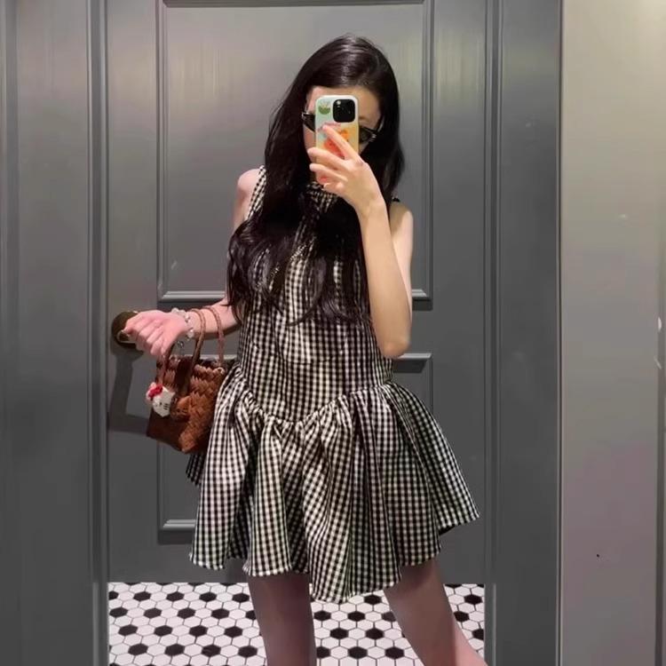 Dámské preppy kostkované minišaty bez rukávů - Zeštíhlující design s nadýchanou sukní na léto