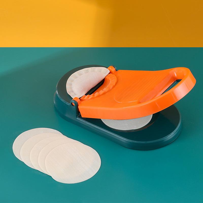 Knödelhaut, göttliches Werkzeug für den Heimgebrauch. Knödel formen, pressen, rollen und Knödel herstellen. Unverzichtbare Küchenutensilien für die Küche