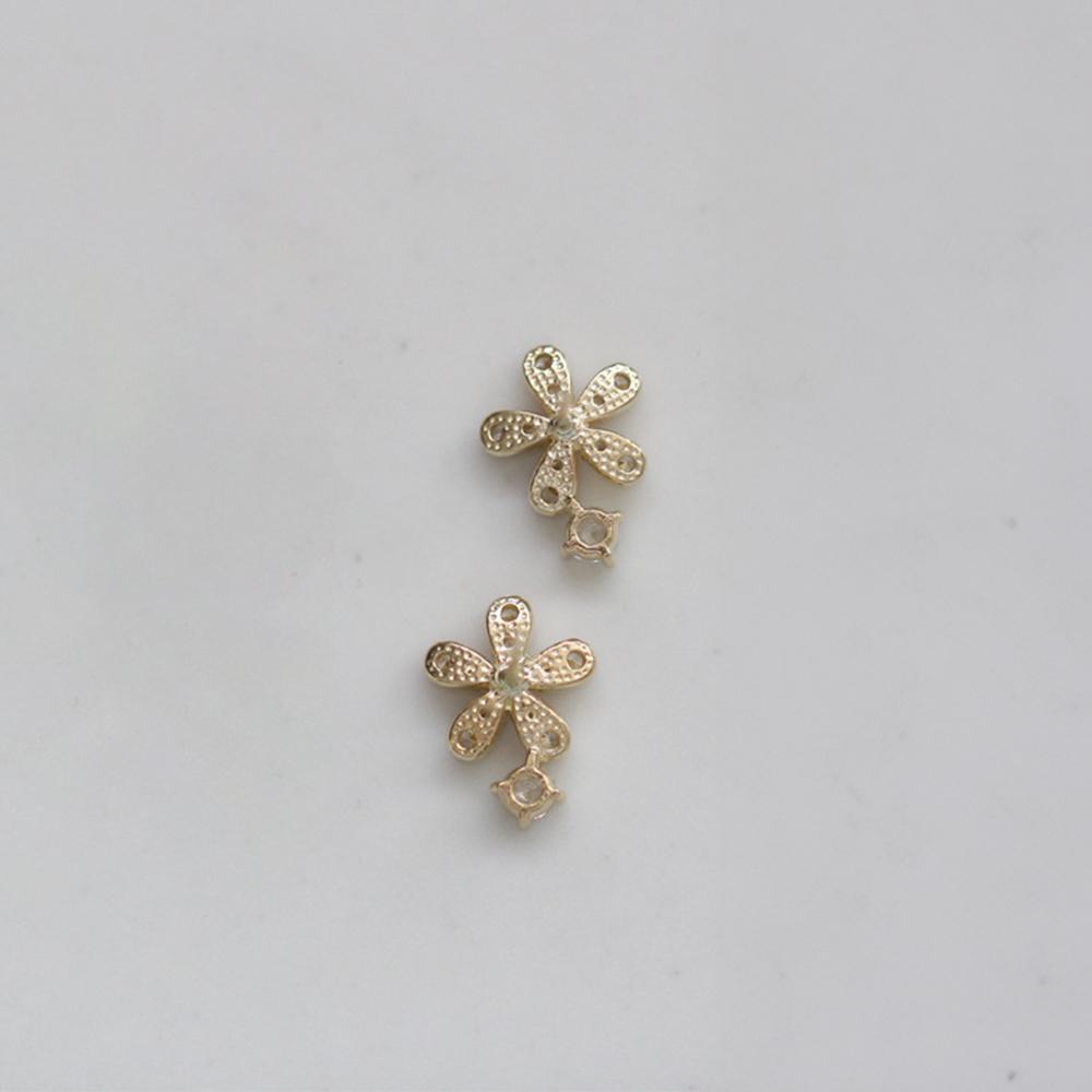 CANNER 2023 Fashion Piercing Zircon Flower Stud Earring for Women Girls Small Sweet Style Wedding Party Jewelry Earrings Gift