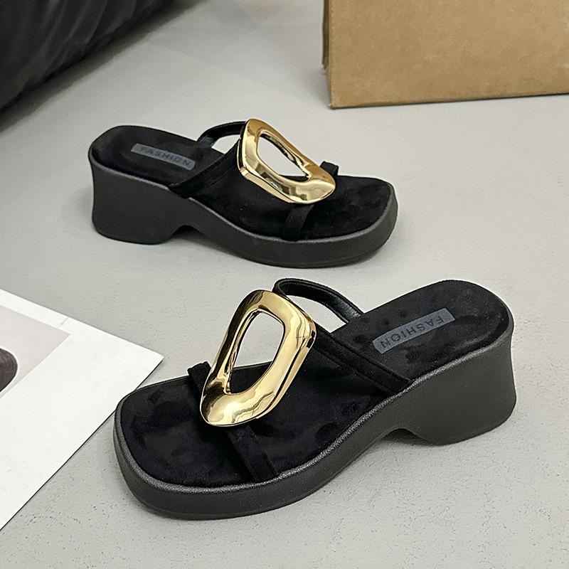 

Design small muffin thick bottom heightening metal square buckle slippers women s 2025 summer new high-heeled sandals 40 чёрный