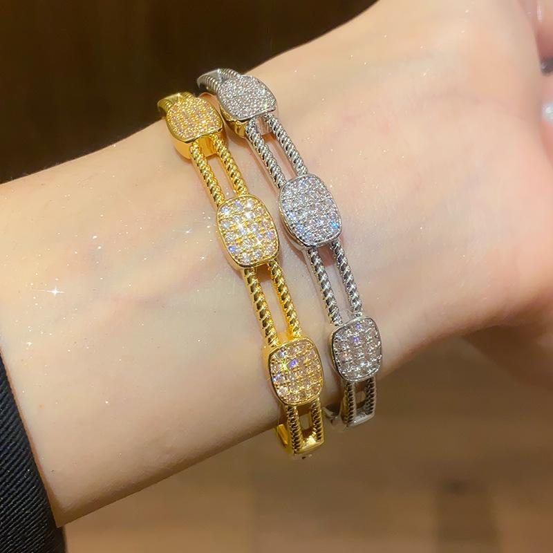 18K Gold Plated Zircon Flower Bangle: Elegant, Versatile Bracelet for Women