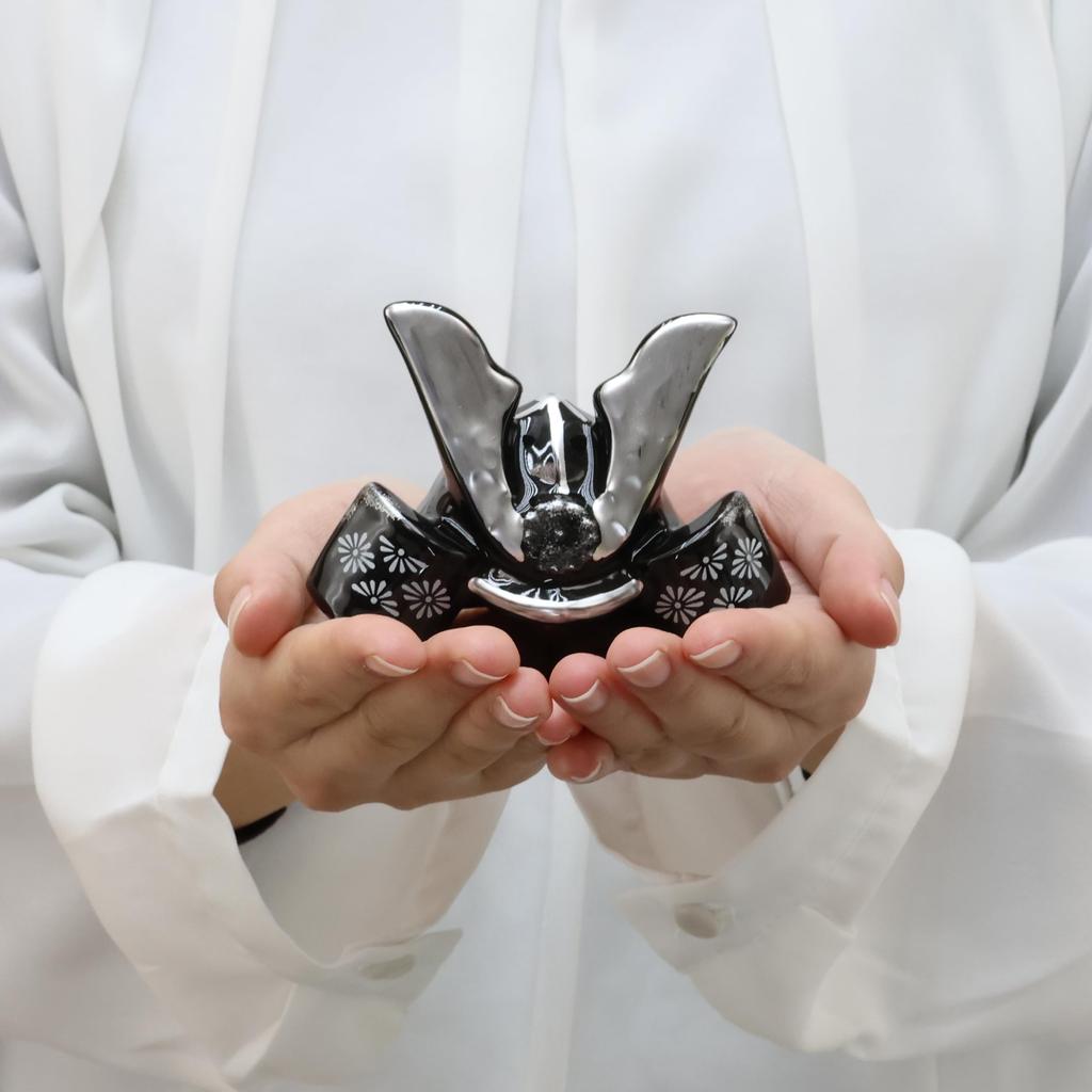 Osaka Choseido May Festival Helmet Compact Mini Success Black with White Folding Screen Doll, Ornament, Helmet, Ceramic, Helmet, Lacquer,