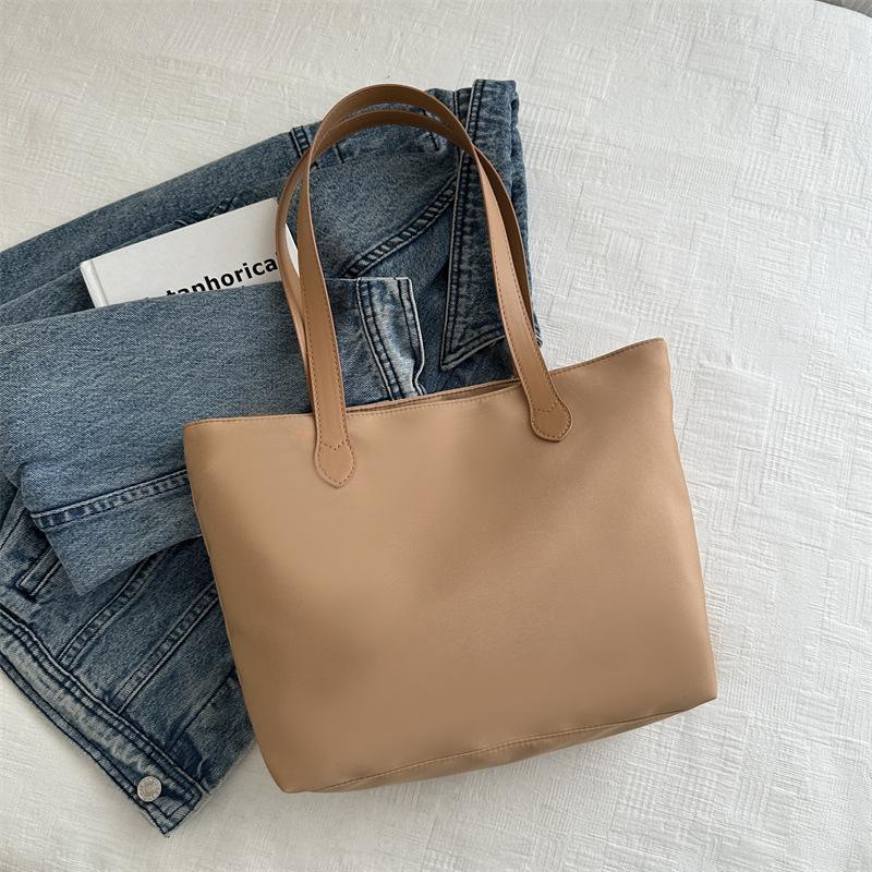 Large capacity fashion casual bag handbag 2025 spring new make-up bag shoulder armpit bag tote bag