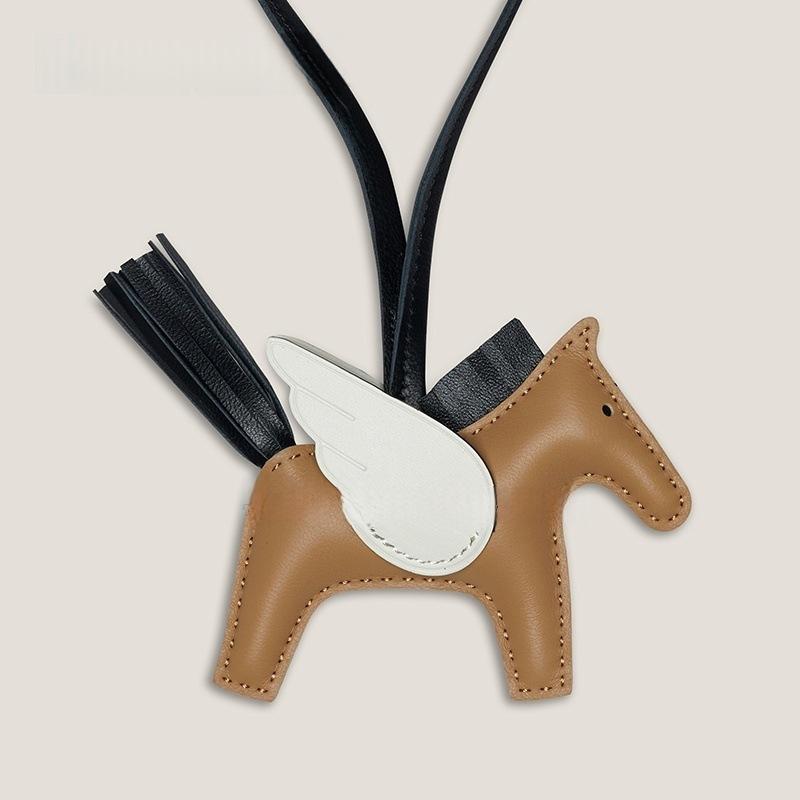 Ciondolo Borsa Cavallo Alato Fatto a Mano Pelle di Pecora Importata Cucito a Mano Ciondolo Cavallino da Rodeo di Alta Gamma Portachiavi Ciondolo per Auto