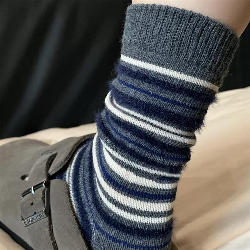 

Женские осенне-зимние теплые ретро контрастные полосатые носки средней длины 1 pair чёрный/серый