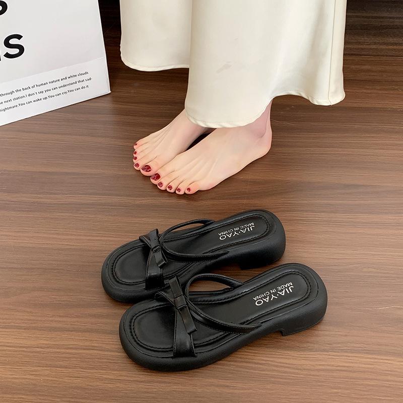 Mašličkové ploché pantofle jaro 2025 nový módní trend nízký podpatek stříbrné plážové sandály dámské boty