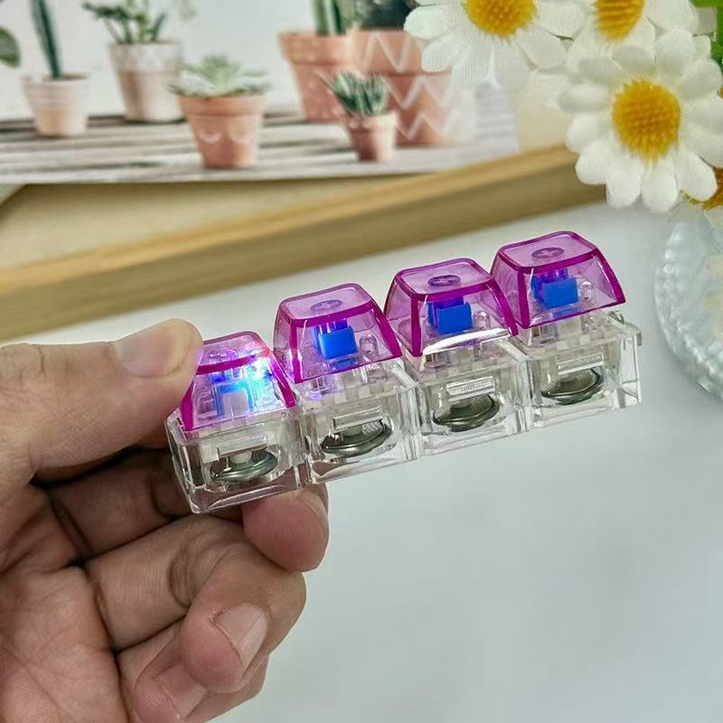 Unzip The Mechanical Keyboard With Light, Press The Keychain, And The Personalized Fully Transparent Light Unzips The Toy Schoolbag Keychain.