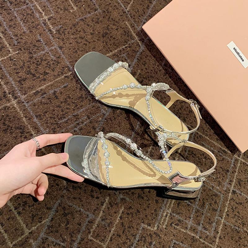 

Grape mother of the same style, summer square head transparent flash diamond word with thick heel sandals small size women s large size women s sho 43 серебряный