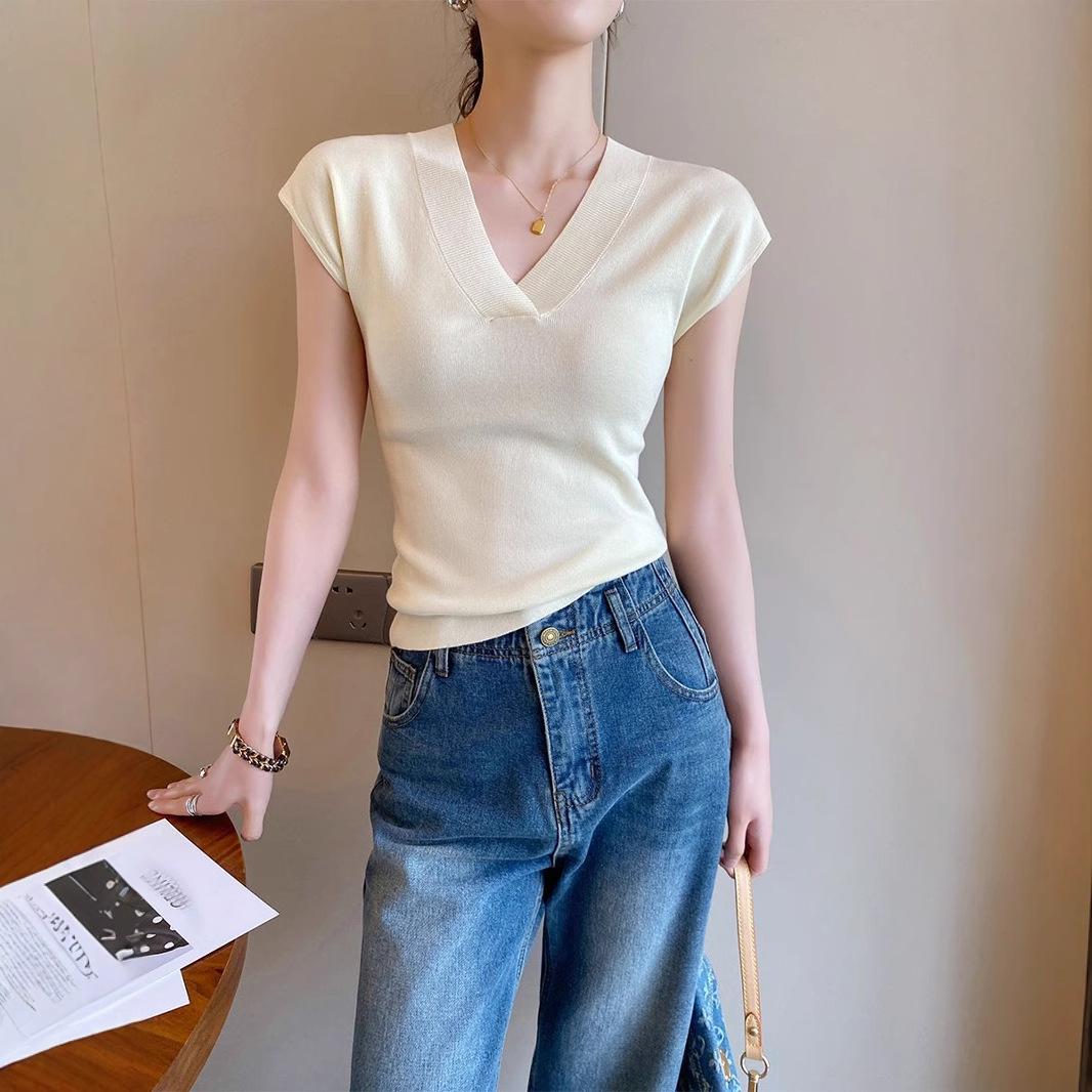 

Women s Summer 2025 Slim Fit V-Neck Knitted T-Shirt – Short-Sleeved, Stylish & Versatile Top One Size [Recommended for up to 125 lbs]
