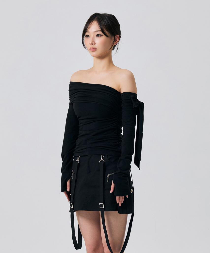 ARIKIM Rien One-Shoulder Shirring Top / Black