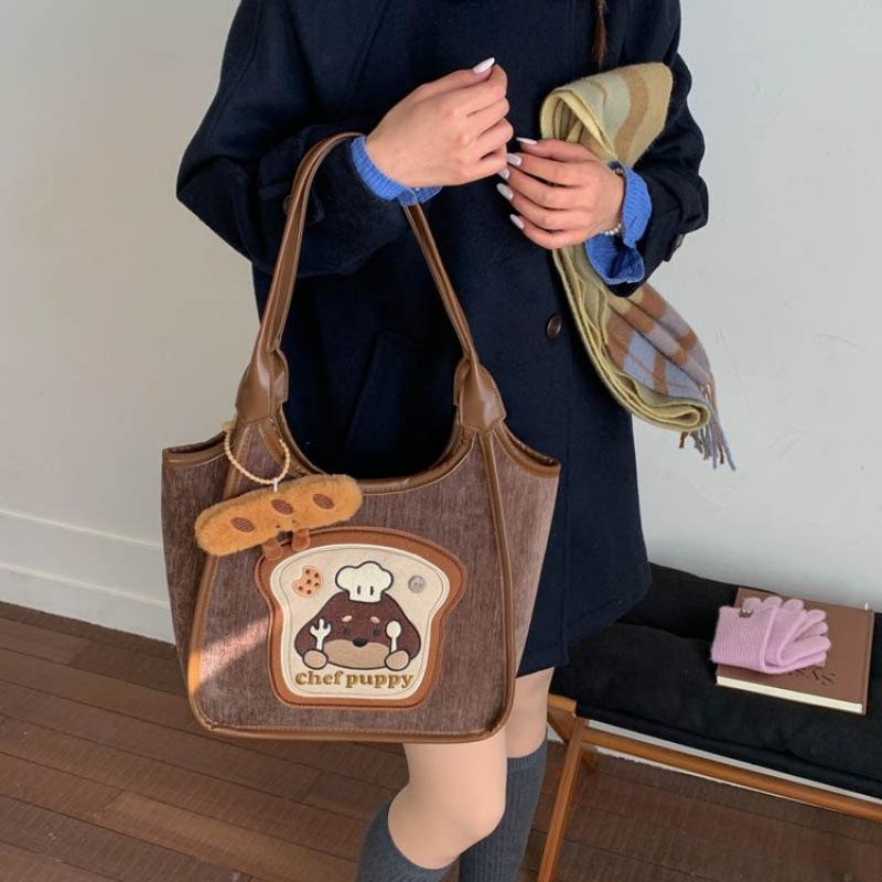 

Korean cute retro shoulder tote bag women s 2025 new autumn and winter Maillard fashion niche texture commuter bag single package коричневый