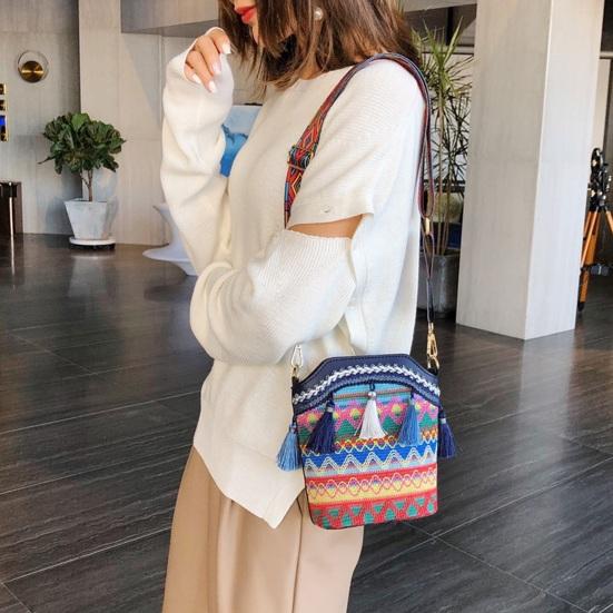 Boho Crossbody Bag with Tassel Retro Ethnic Crossbody Purse with Adjustable Strap Fringed Colorful Shoulder Bag for Women Holiday Street