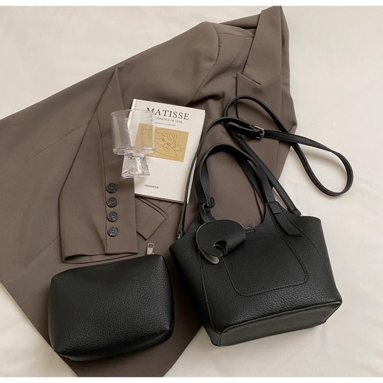 Premium foreign style portable bucket bag women's 2025 new fashion versatile shoulder bag simple commuter messenger bag
