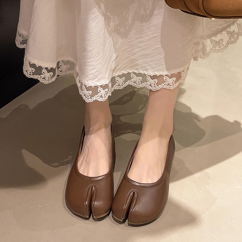 Fashion New Style Popular Women Flats Shoes Woman Leather Comfy Ballet Flats Split Toe Soft Loafers Japanese Ladies Trotter Moccasins