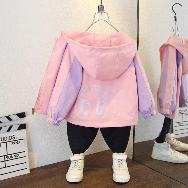 

Маленькие детские куртки с капюшоном и рисунком из мультфильмов для мальчиков и девочек, осенняя куртка, весенняя и осенняя секция детской тонкой куртки на осень 140