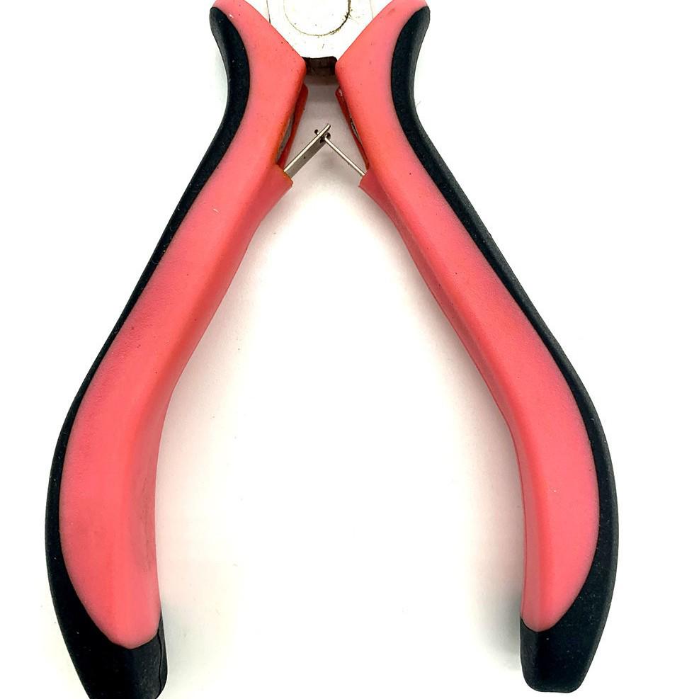 Vernickelte Edelstahl-Mini-Haarverlängerungszange mit drei Löchern und rosa & schwarzen Griffen.