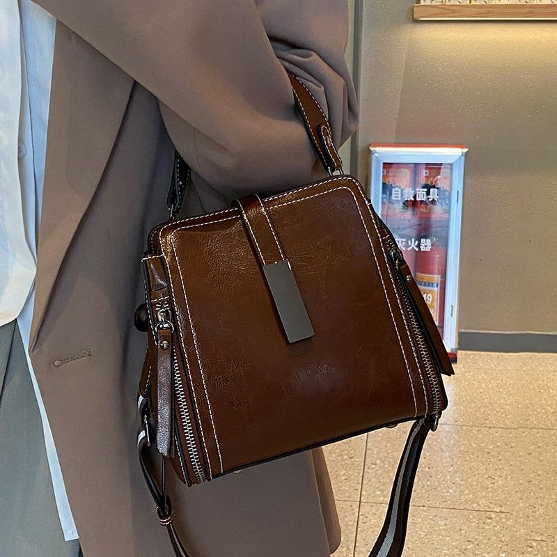 Leather Women's Bag Messenger Bag Women's New Retro Versatile Shoulder Bag Commuter Handbag