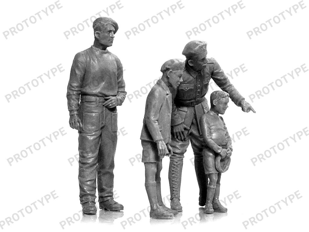 ICM 1/35 WWII French Army Tank Crew Plastic Model Kit 35647