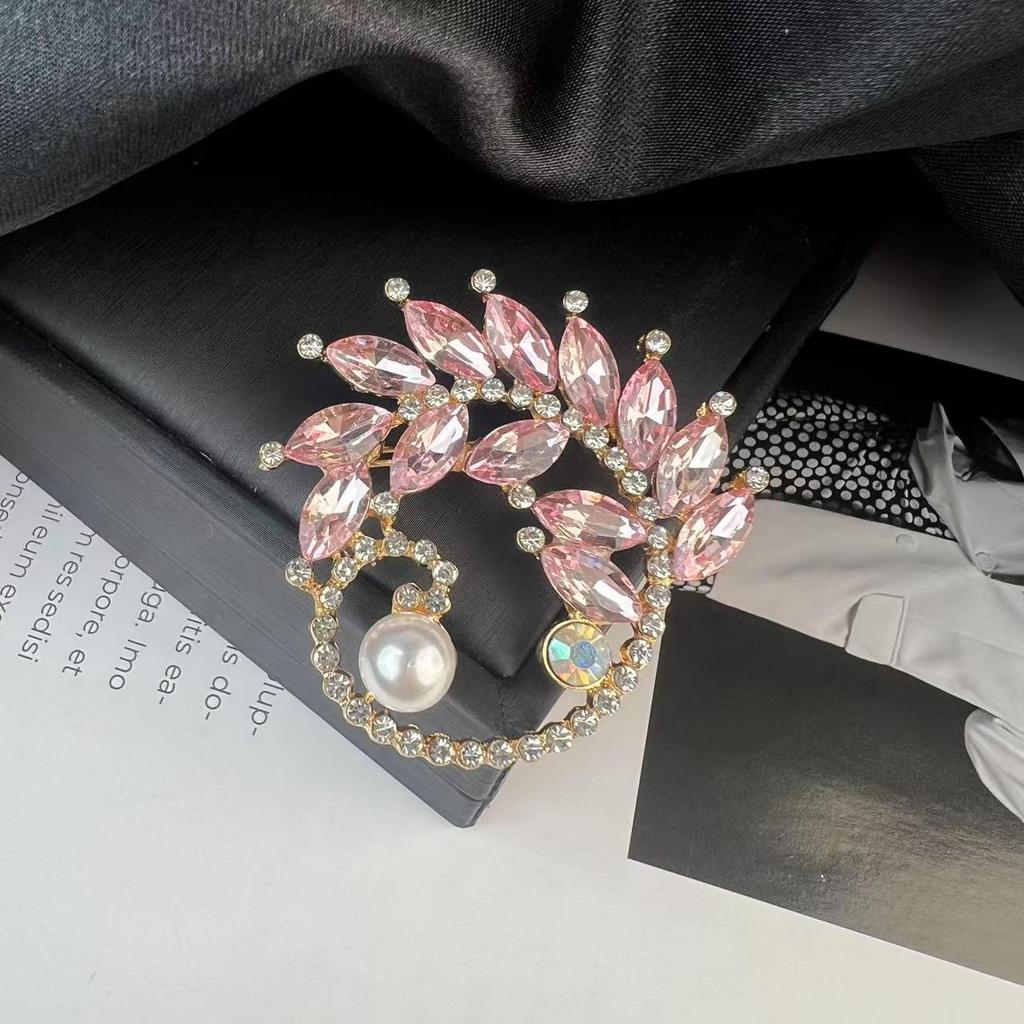 Europäische & Amerikanische Retro Luxus Farbiger Diamant Brosche - Vielseitiger Legierungsanstecker & Korsagen-Accessoire