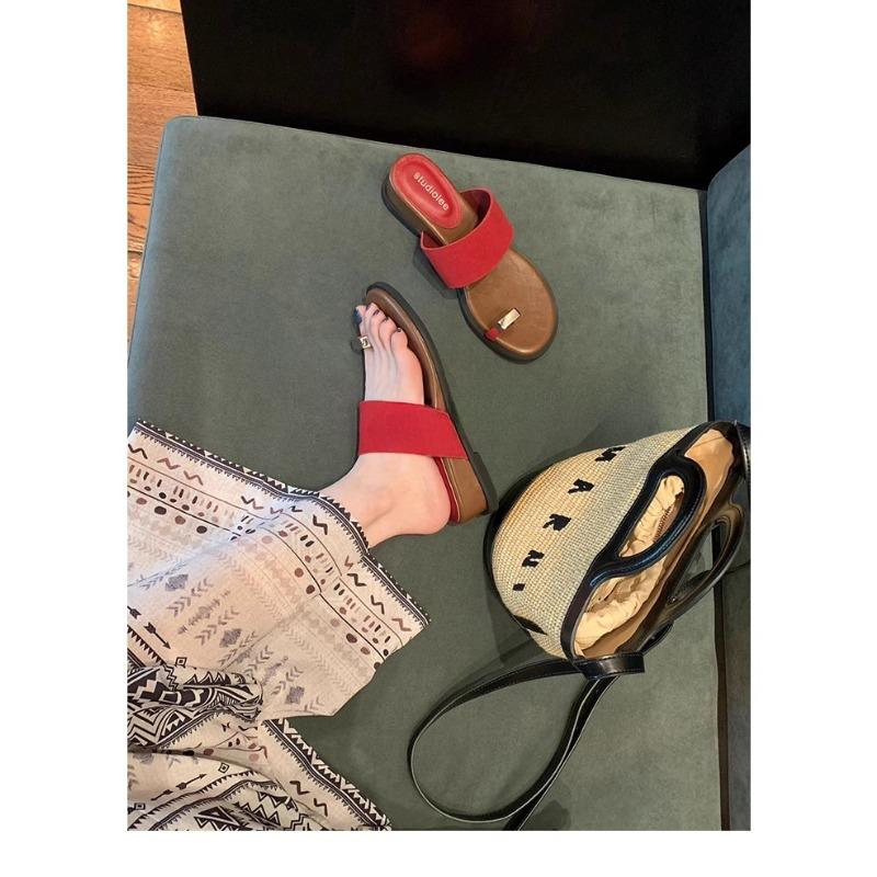 New Style of Women's Flat-bottomed Flip-flops with A V-neck for Height-increasing Shoes