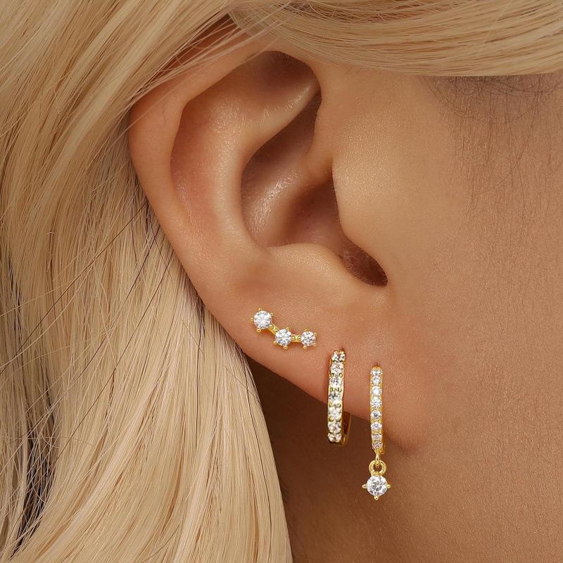 Elegant Sunburst Zircon Ear Cuff & Diamond Stud Earring Set золотой