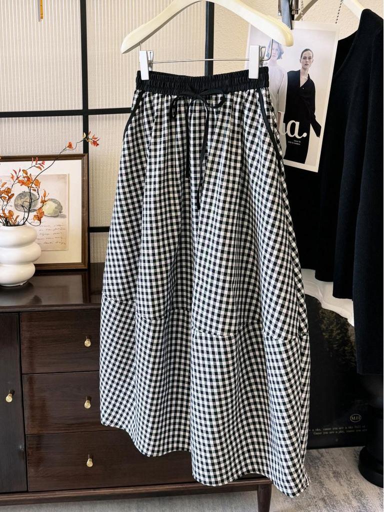 Fustă Trendy Retro cu Pled și Floare: Stil cocoon din bumbac și in pentru un aspect matur