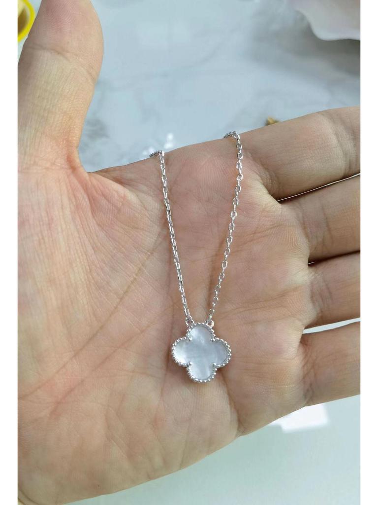 Halskette mit vierblättrigem Kleeblatt, 18 Karat vergoldet, mit Anhänger aus rosenrotem Chalcedon, Achat und weißem Muschelkern für Damen