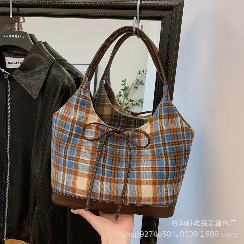 This year's popular fashion plaid small bag women's 2025 new temperament versatile shoulder underarm bag commuter tote bag