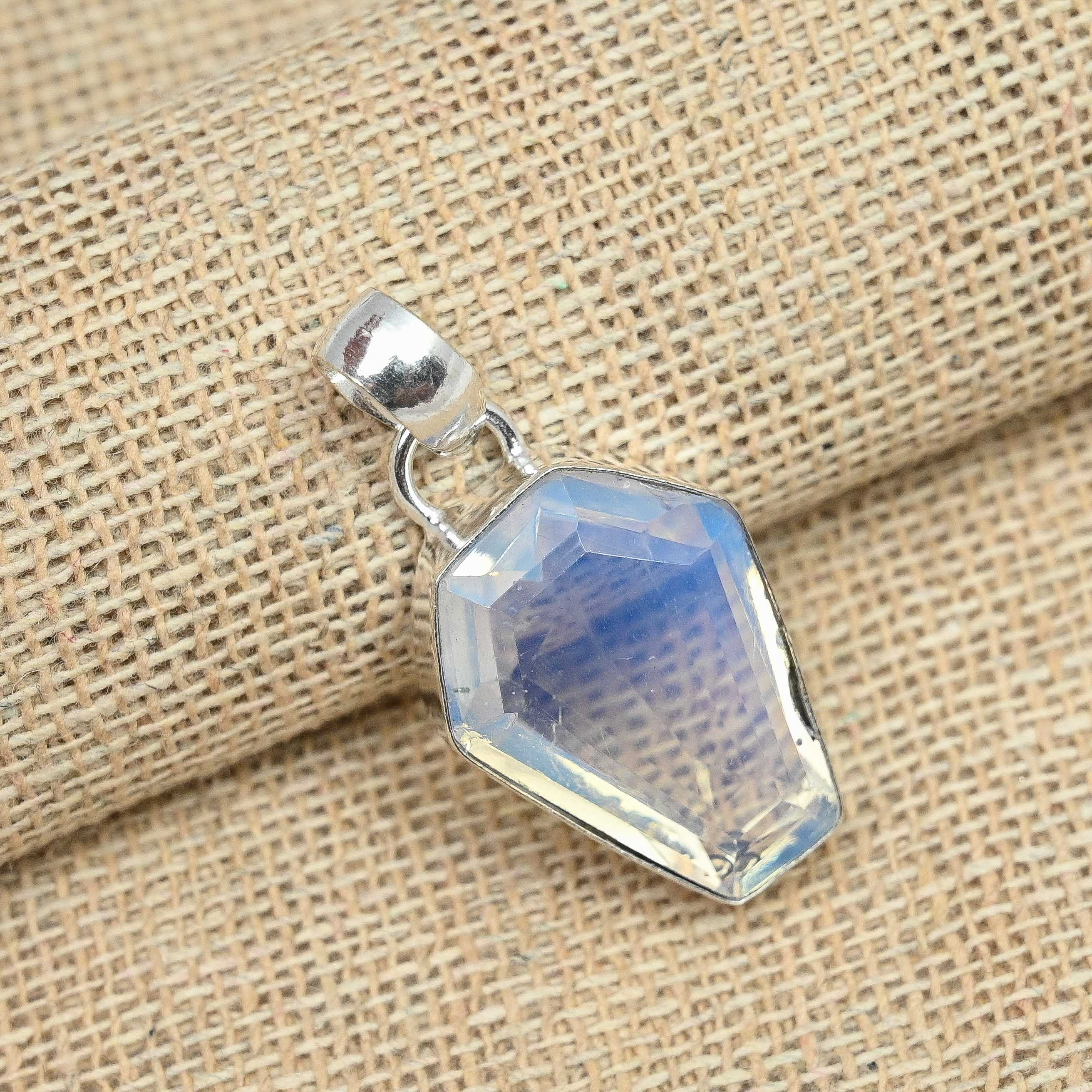 

Великолепный молочный опал из твердого серебра 925 пробы, дизайнерский кулон ручной работы 1.57 Inches белый