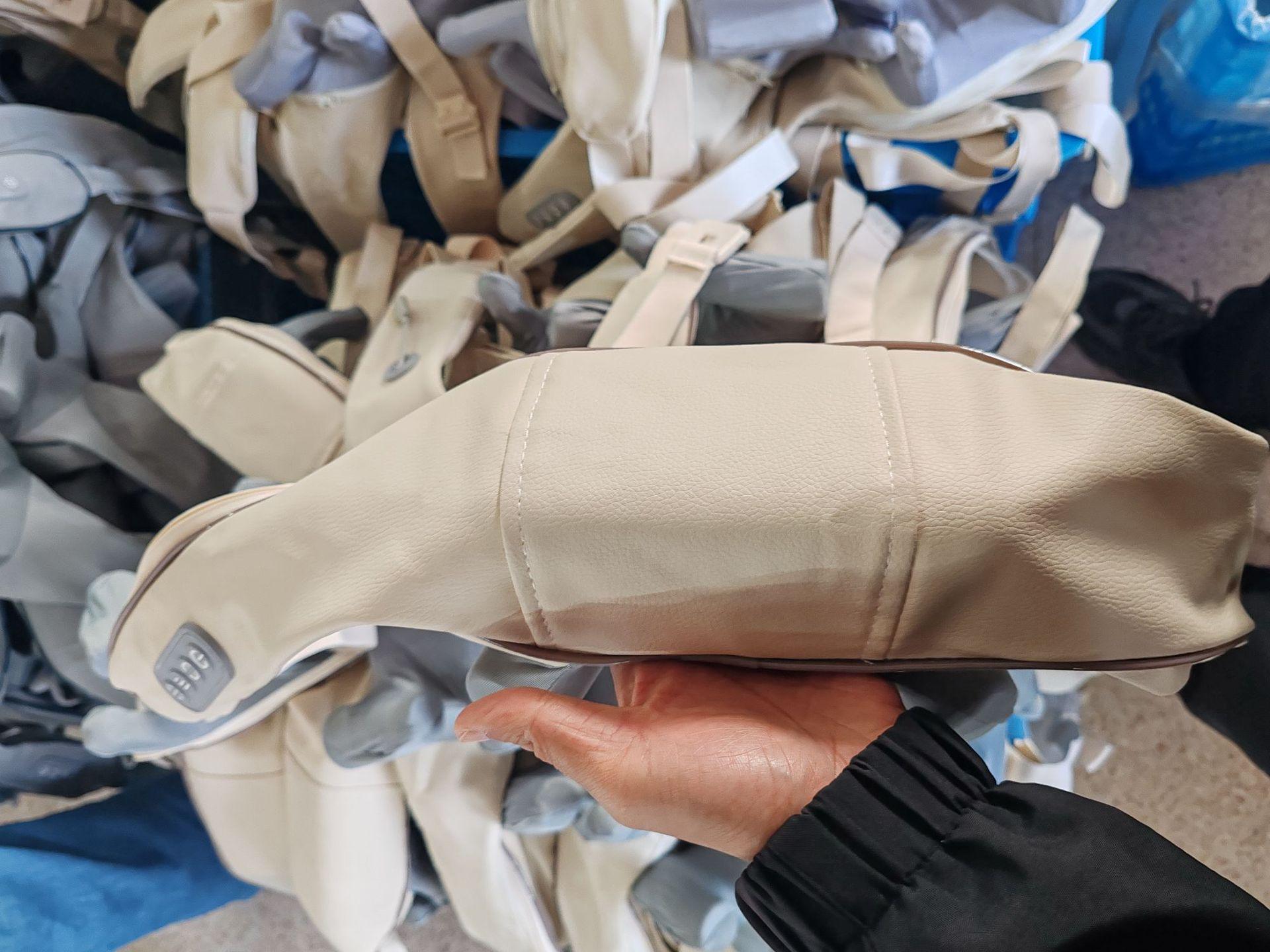 

Versatile Portable Neck and Shoulder Massager Shawl бежевий