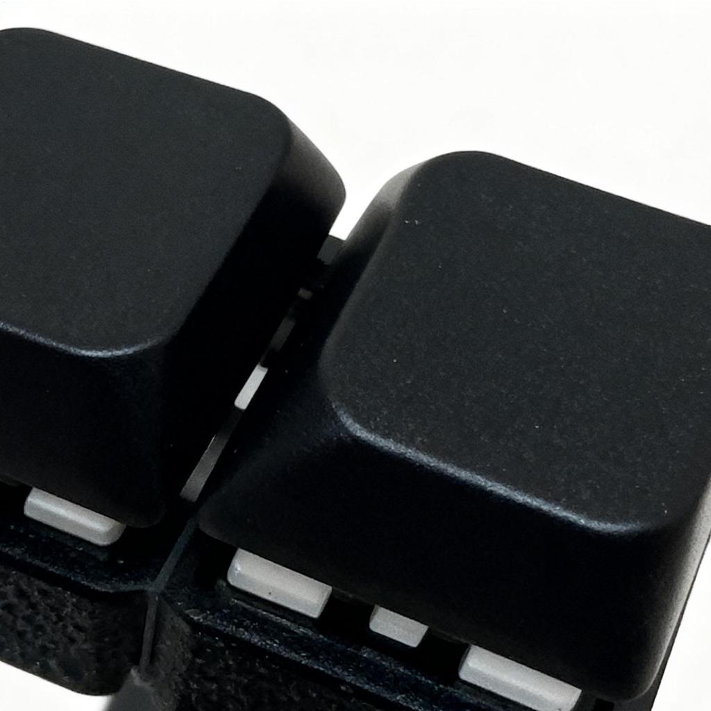 Keyboard Key Toy 4 Keys Button Keycap Fidget Keychain Keyboard Clicker Toy Stress Relief Keyboard Cube Toy for Adult Gifts