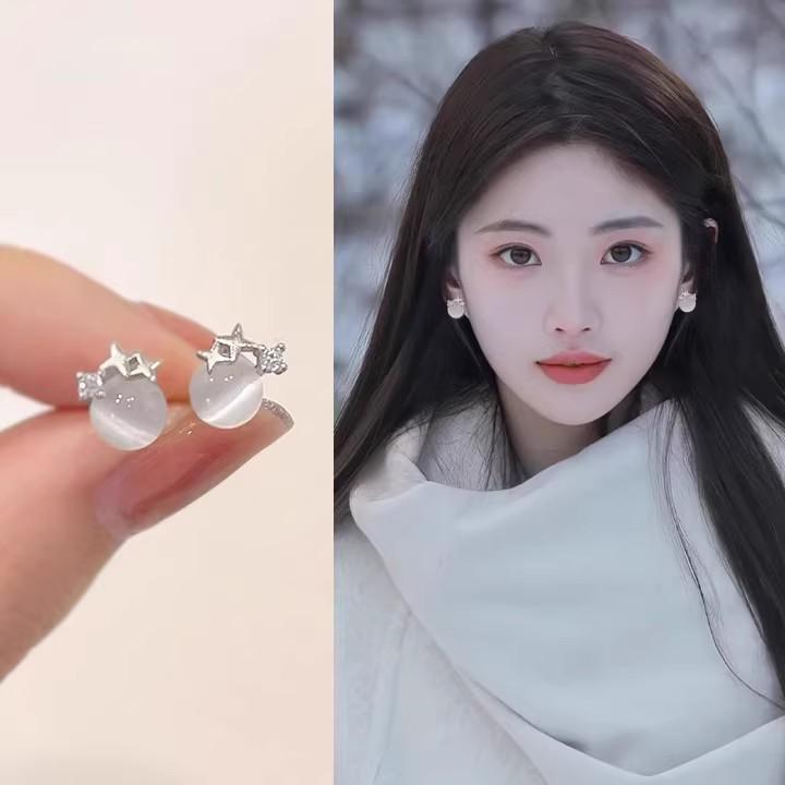 

Opal stud earrings for women s new trendy earrings, foreign style, small and exquisite earbone studs, daily commuting, niche sterling silver earrings.