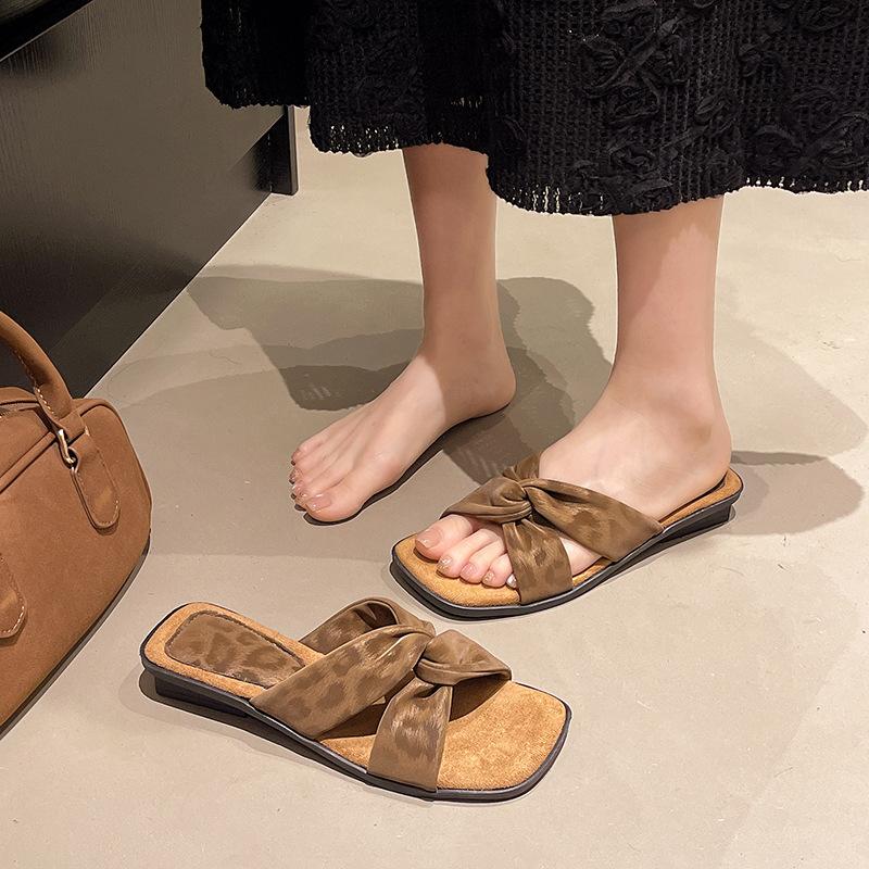 French niche design Baotou Muller slippers women's wear summer new cross strap Internet celebrity sandals fashion