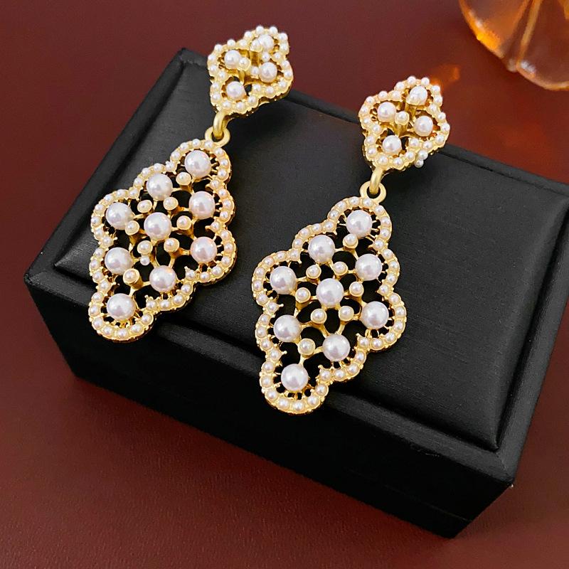 

Medieval vintage jewelry silver needle geometric earrings women s light luxury high-end stud earrings temperament fashion explosion earrings