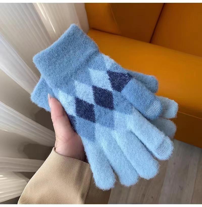 Fashionable Color Block Plaid Touchscreen Gloves - Warm Knit for Women, Students & Couples