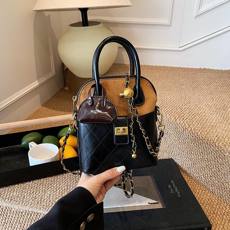 

Сумки Женская нишевая мода универсальная с высоким чувством плечевая сумка-мессенджер газета ранняя осень новая портативная простая сумка-чехол для мобильного телефона no small bag. коричневый