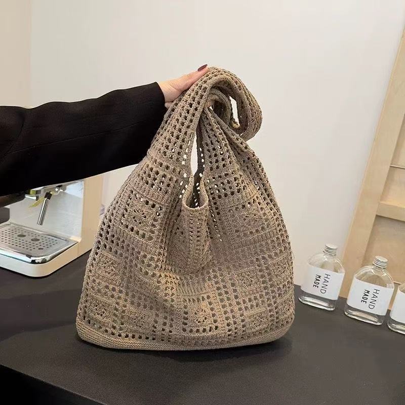 Summer super fire woven bag women's new literary and artistic style wool knitted vacation beach bag shoulder messenger bag