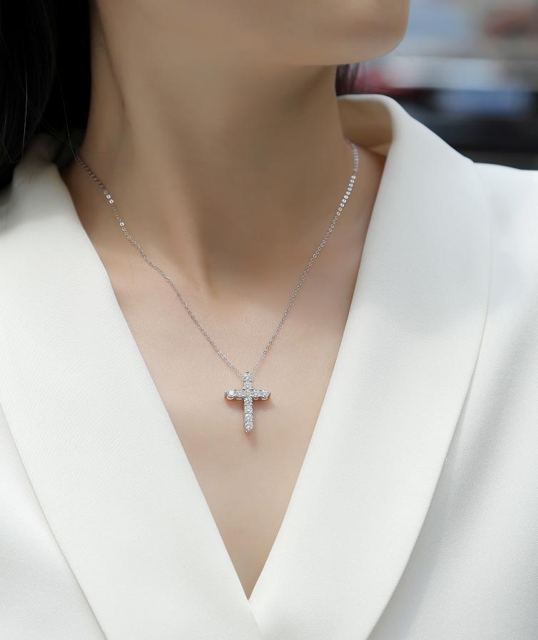VVS Diamond Moissanite Cross Pendant Necklaces 925 Sterling Silver Jesus Cross Design Necklace Men Women Fine Jewelry
