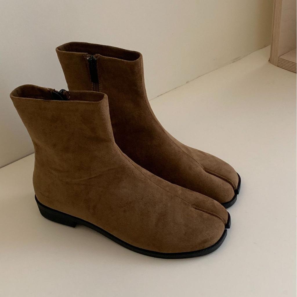 IPPEUM Women Ankle Split Toe Boots Black Faux Suede 2024 Autumn Side Zip Flat Tabis Toe Shoes