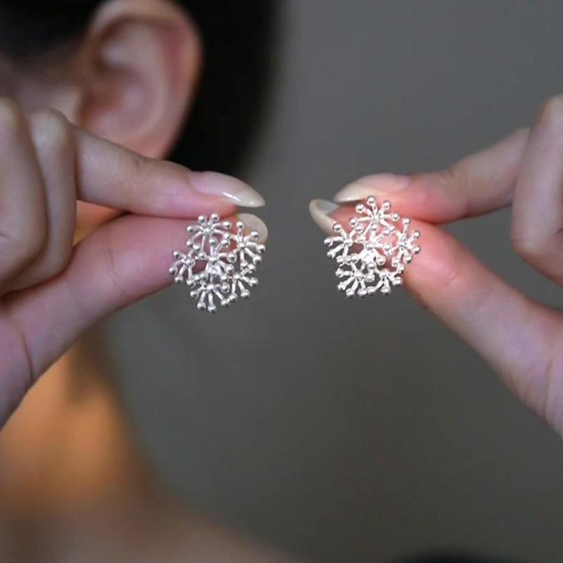 

Silver needle round ball fireworks earrings niche design sense versatile stud earrings fashion simple cold wind temperament earrings