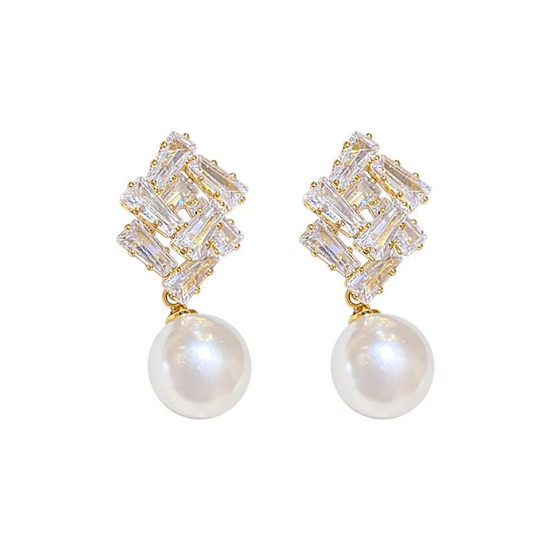 Elegant Geometric Pearl Stud Earrings for Women - Luxurious, Exquisite Ear Jewelry